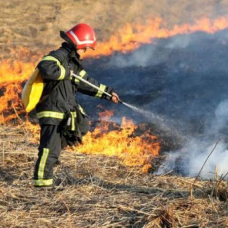 АПЕЛ ГРАђАНИМА ДА НЕ СПАЉУЈУ ТРАВУ, НИСКО РАСТИЊЕ И ОСТАТКЕ СТРНИХ УСЕВА