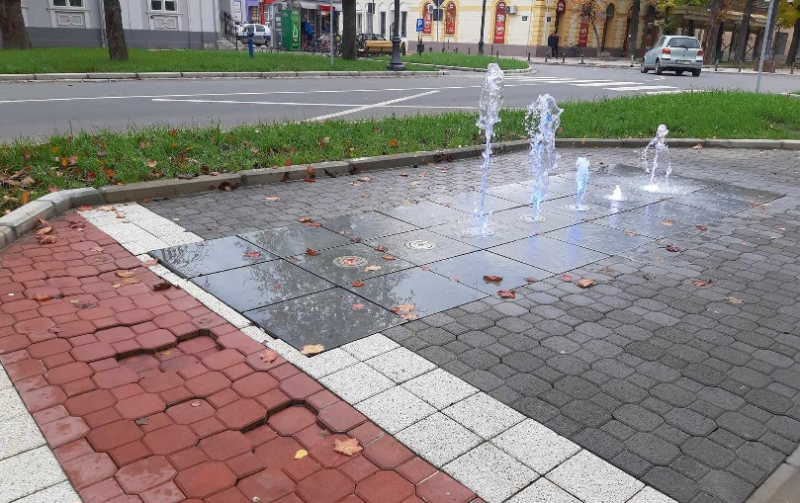 DRŽI VODU DOK MAJSTORI ODU: URUŠAVA SE BEHATON OKO NOVE FONTANE