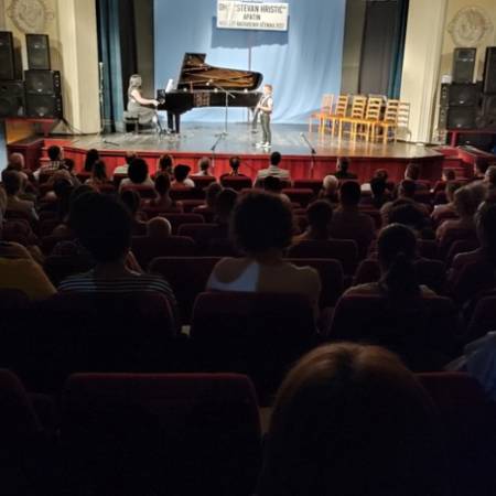 ТРАДИЦИОНАЛНИ КОНЦЕРТ НАГРАЂЕНИХ УЧЕНИКА ОМШ „СТЕВАН ХРИСТИЋ“ СУТРА У АПАТИНУ 
