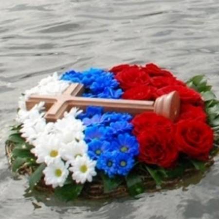 ЗА БОГОЈАВЉЕНСКИ КРСТ, У АПАТИНУ, ПЛИВАЋЕ 21 ОСОБА