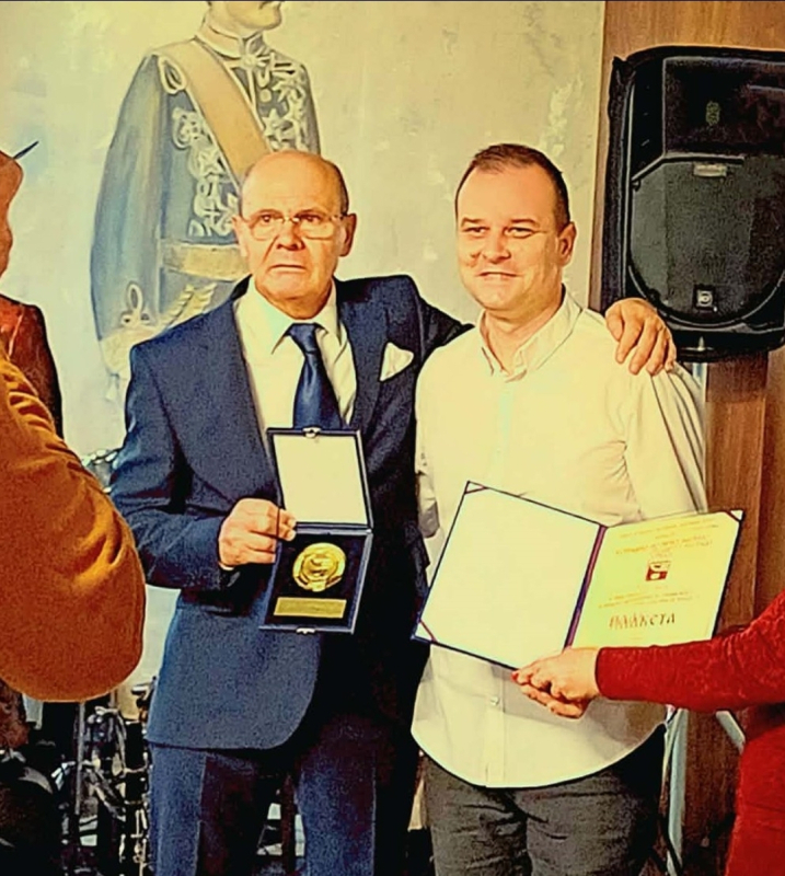 ИЛИЈА ИЛИЋ ДОБИО ПЛАКЕТУ САВЕЗА ЕСТРАДНО МУЗИЧКИХ УМЕТНИКА СРБИЈЕ