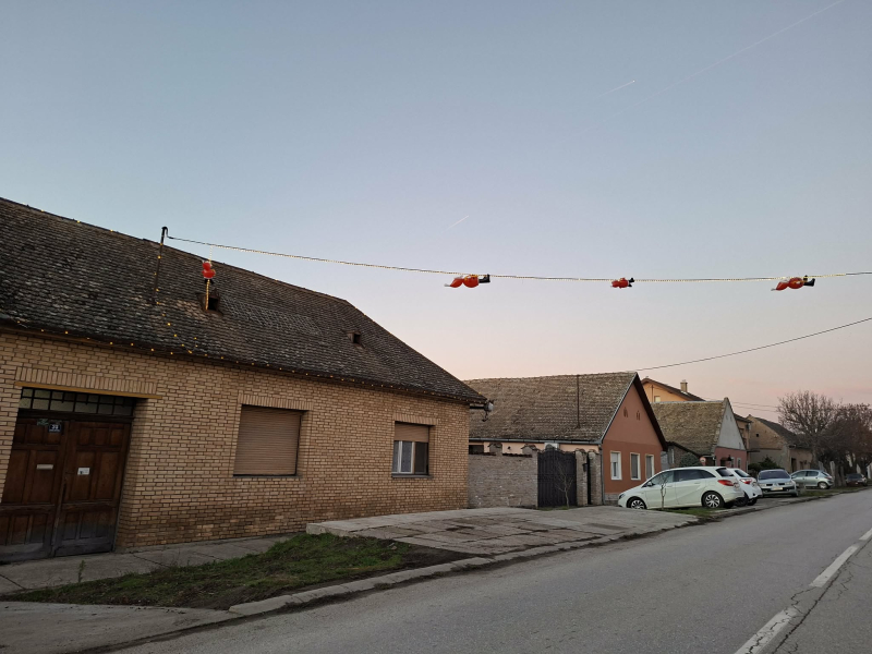 DEDA MRAZOVI U POHODU NA DIMNJAK