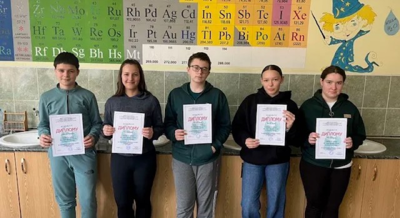 PETORO APATINSKIH OSNOVACA PLASIRALO SE NA OKRUŽNO TAKMIČENJE IZ HEMIJE