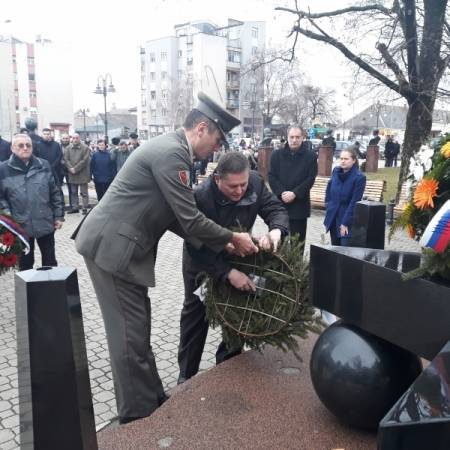 ПОЛОЖЕНИ ВЕНЦИ ЗА ДАН ДРЖАВНОСТИ