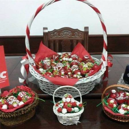 ОО СПС АПАТИН ЧЕСТИТАО УСКРС СВИМ ГРАЂАНИМА