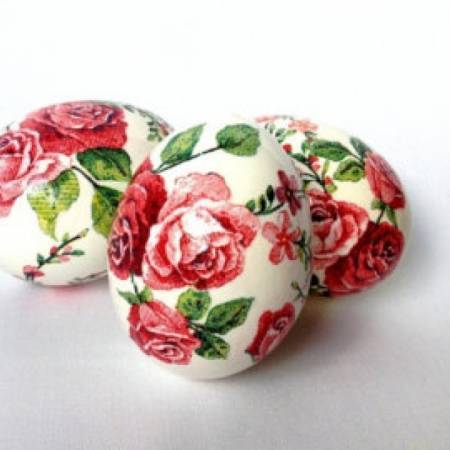 УДРУЖЕЊЕ ЖЕНА ''РУЖА ЦРВЕНА'' ИЗ АПАТИНА УПУТИЛО УСКРШЊУ ЧЕСТИТКУ