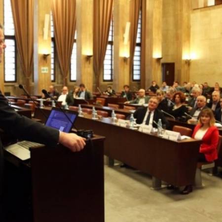 СОМБОРСКОЈ БОЛНИЦИ 300.000 ДИНАРА ЗА ТРОЈЕЗИЧНЕ ТАБЛЕ