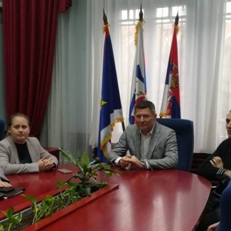 АТЛЕТСКИ СТАДИОН У АПАТИНУ