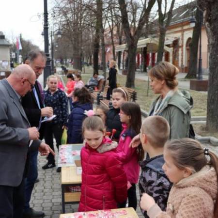 ОСНОВАЦИ ОРГАНИЗОВАЛИ ПРОДАЈНУ ИЗЛОЖБУ ПОВОДОМ 8. МАРТА