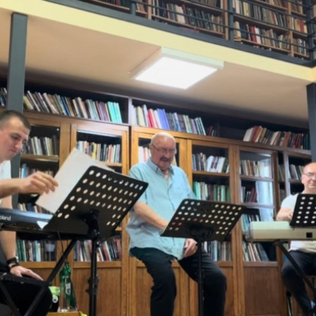 POETSKO – MUZIČKO DEJSTVO “NAMA SVEJEDNO JE” DOBILO SVOJ NASTAVAK, U UTORAK PRED APATINSKOM PUBLIKOM